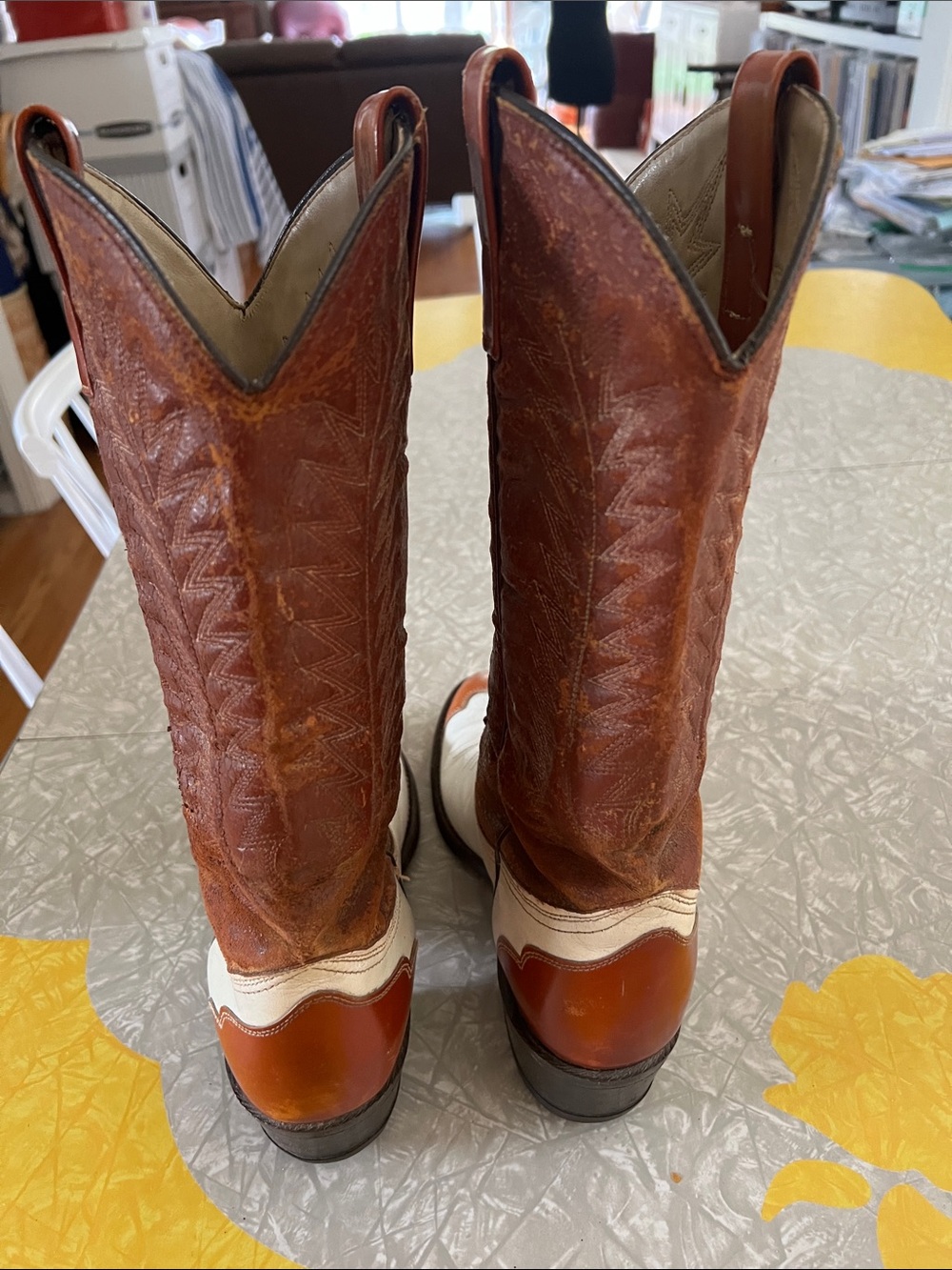 Two-Tone Brown and White vintage Cowboy Boots. Donating to cancer shop 7/14 - Picture 3 of 15